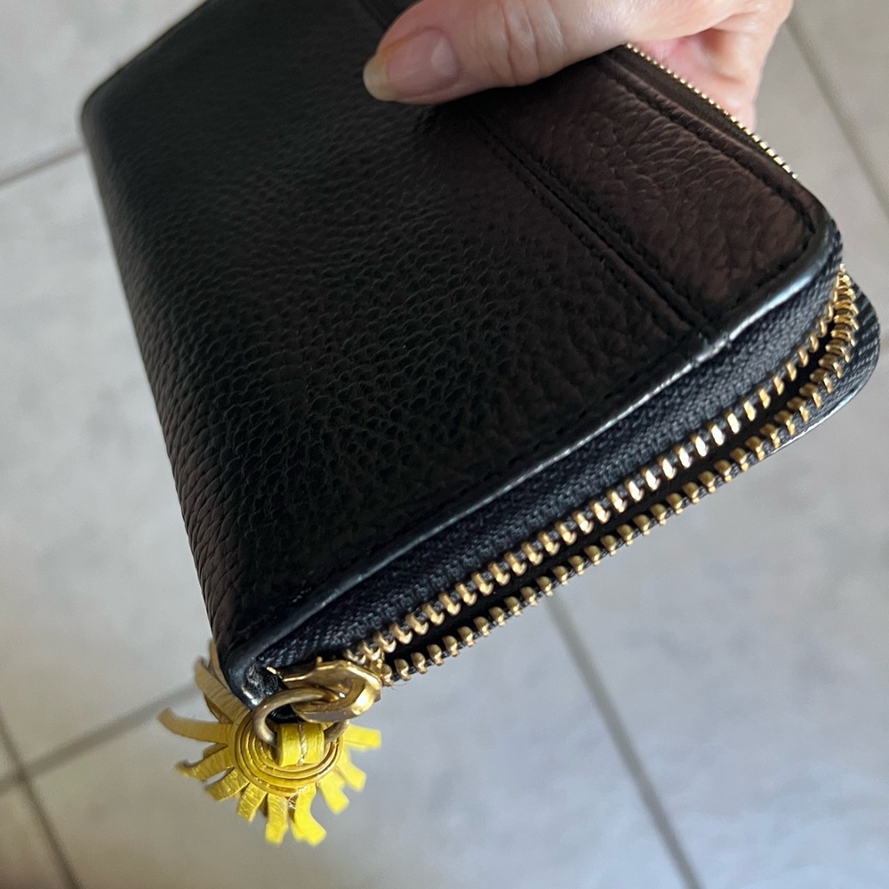 FOSSIL Pebble LEATHER Wallet Black Yellow Tassel Zip A Round Closure No Callouts - Picture 7 of 15